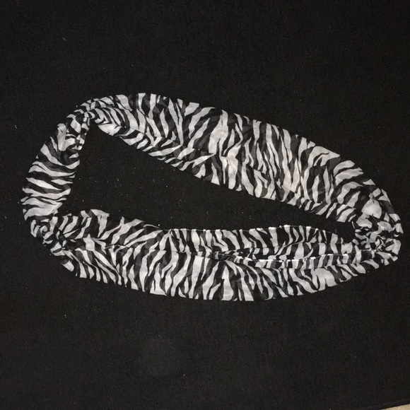 ⚫️Zebra Infinity Scarf - Picture 8 of 9